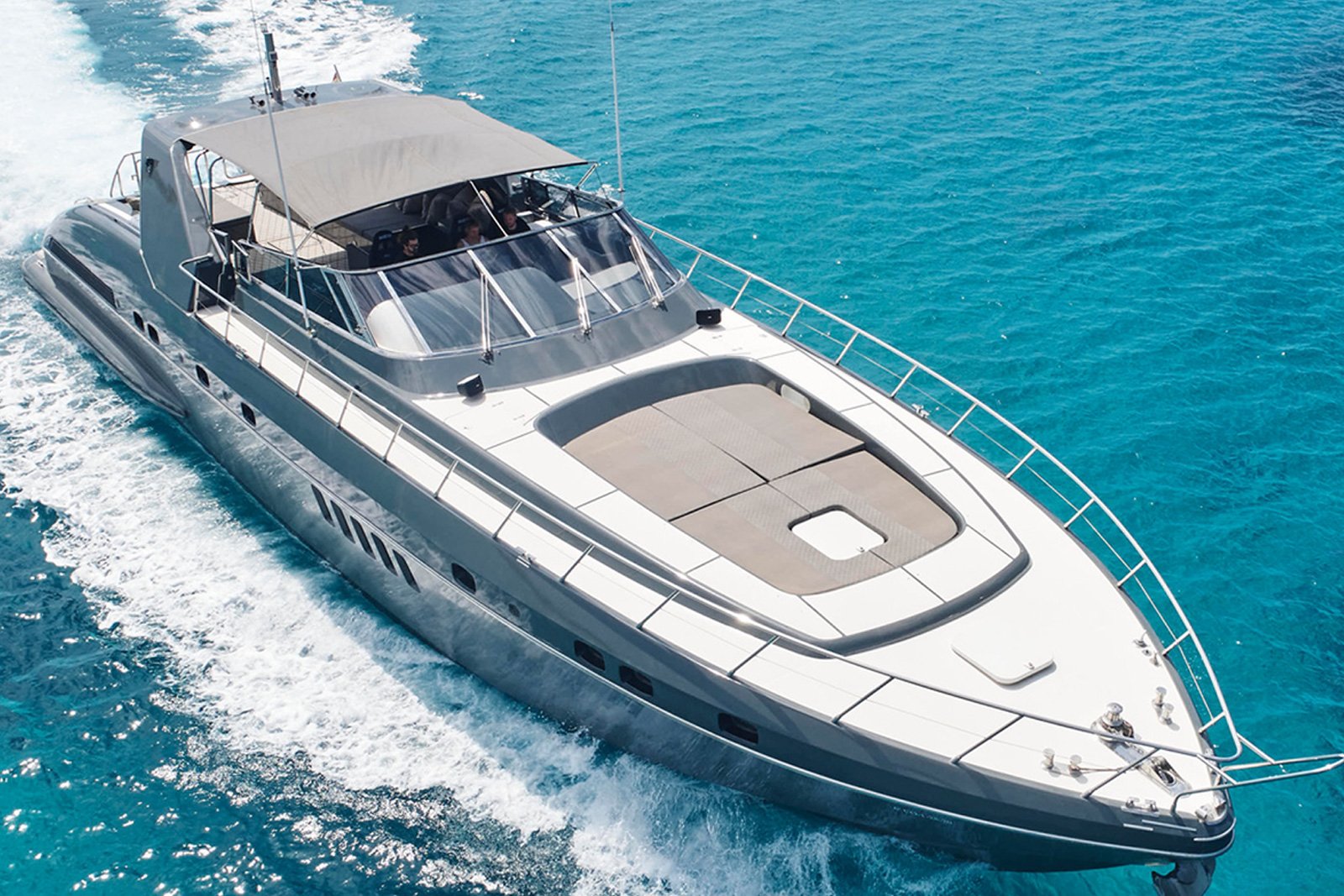 Mangusta 80 Happy Hour
